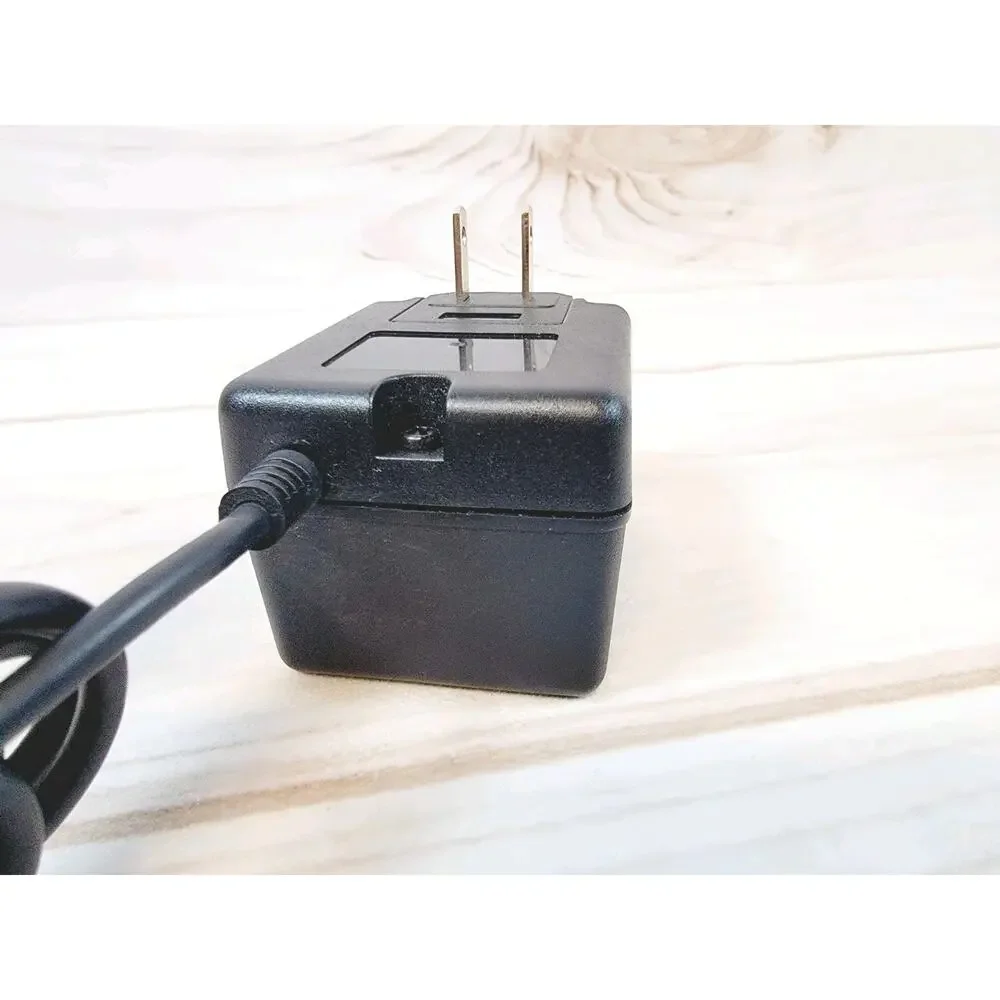 Motorola Cell Phone Charger SPN4457A Input 120VAC/60Hz/1W Output 8.8VAC/340mA—25